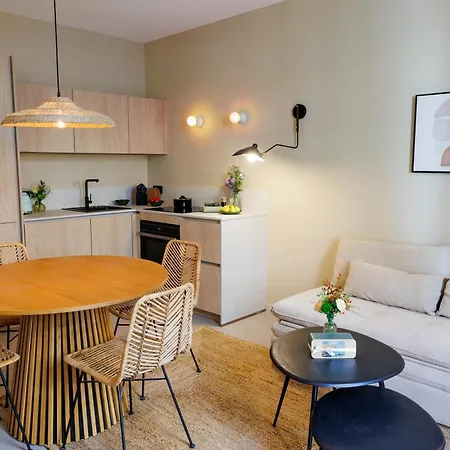 Cigale Verte Avec Terrasse Et Patio A Антиб