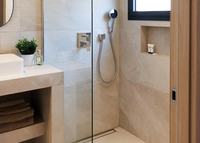 Cigale Verte Avec Terrasse Et Patio A Antibes