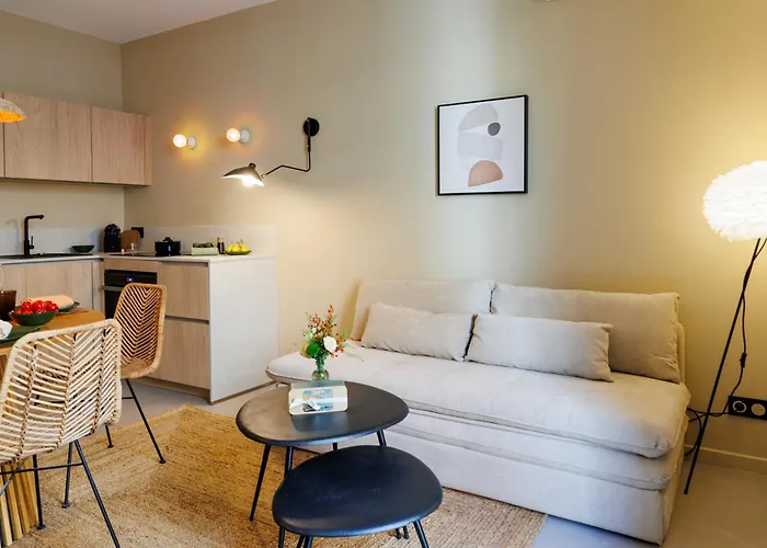 Cigale Verte Avec Terrasse Et Patio A Lejlighed Antibes